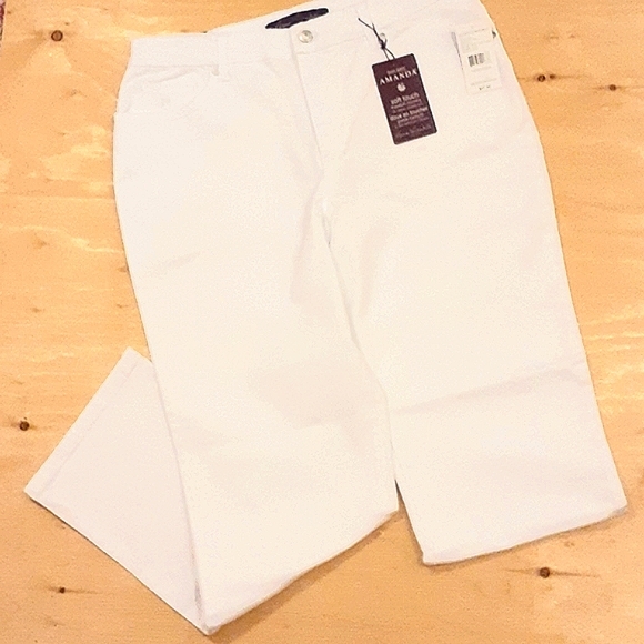 3 for $25 Bundle Sale- NWT Gloria Vanderbilt Jeans, Size 12P - Picture 1 of 15